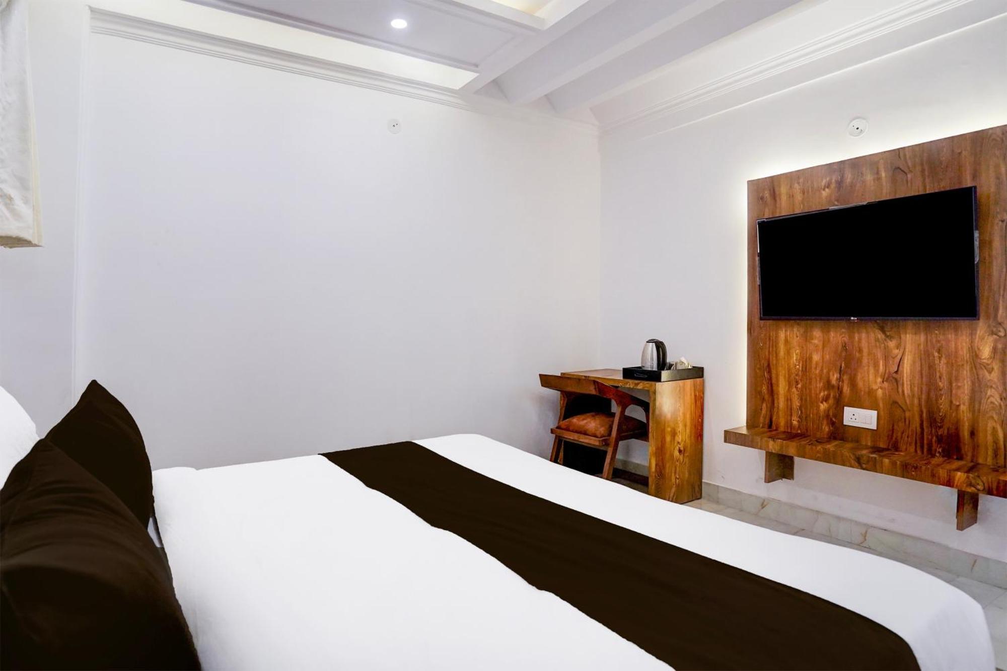 Townhouse Hotel Grand Emporio By Sbg Near Vaishali Metro Station Ghaziabad Extérieur photo