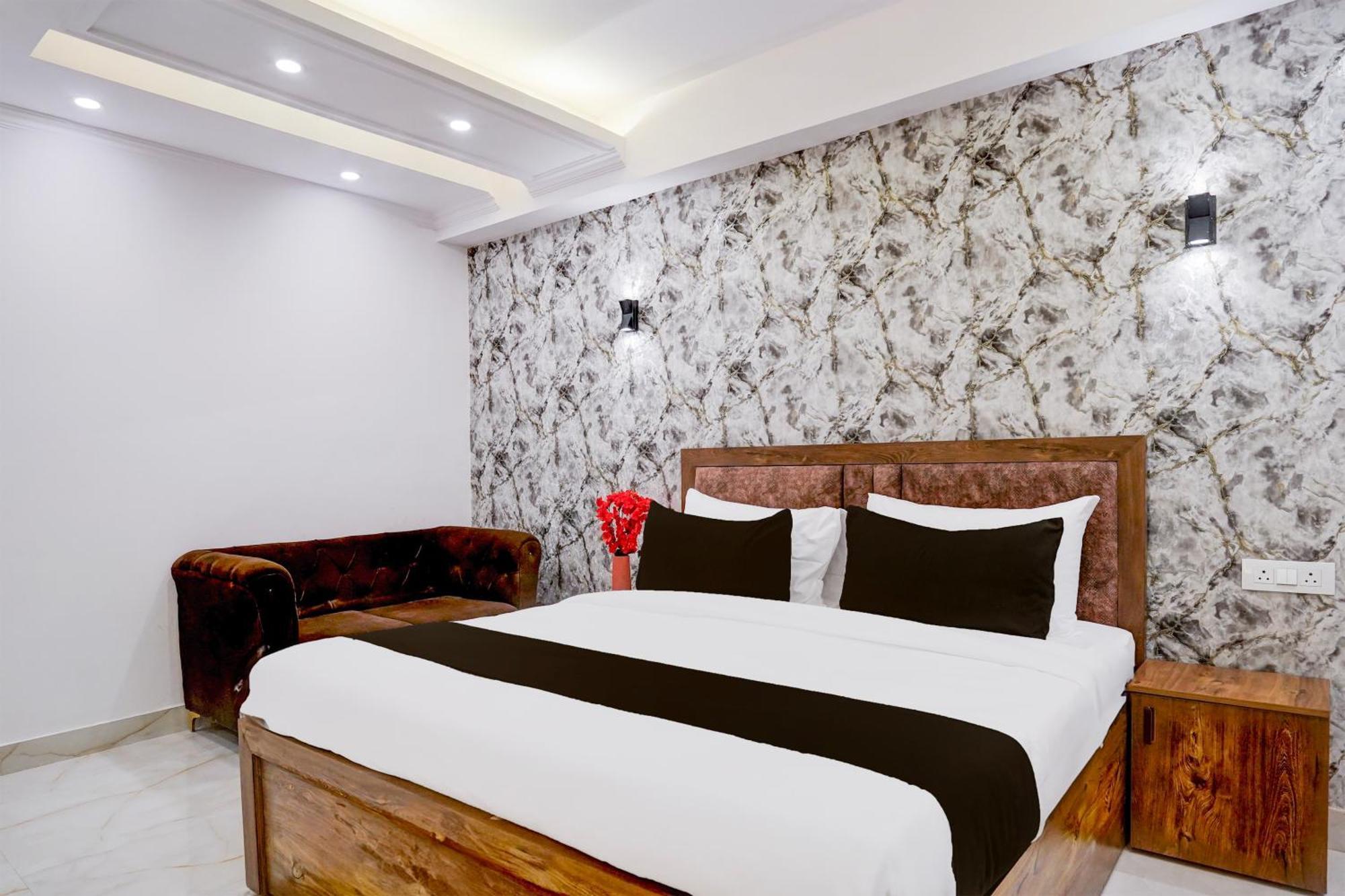 Townhouse Hotel Grand Emporio By Sbg Near Vaishali Metro Station Ghaziabad Extérieur photo