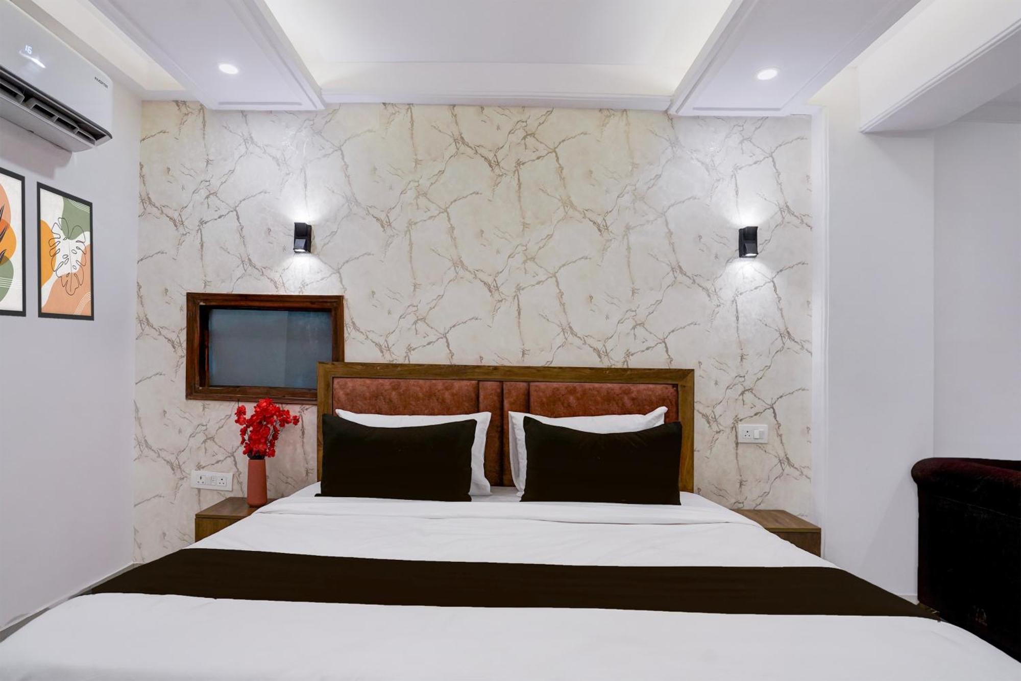Townhouse Hotel Grand Emporio By Sbg Near Vaishali Metro Station Ghaziabad Extérieur photo