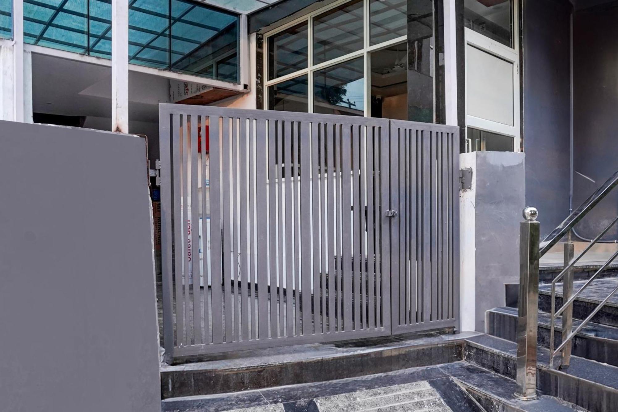 Townhouse Hotel Grand Emporio By Sbg Near Vaishali Metro Station Ghaziabad Extérieur photo