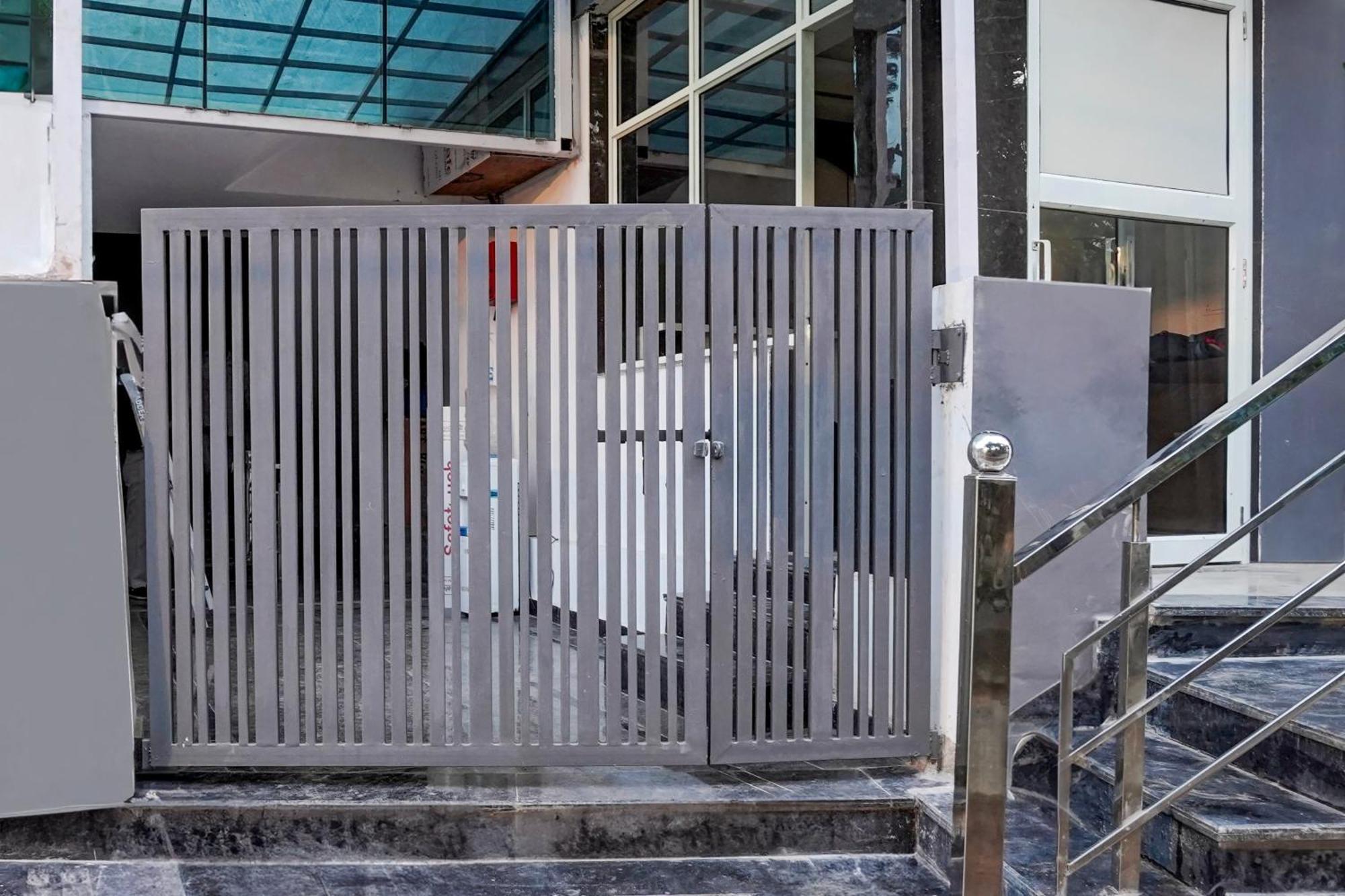 Townhouse Hotel Grand Emporio By Sbg Near Vaishali Metro Station Ghaziabad Extérieur photo