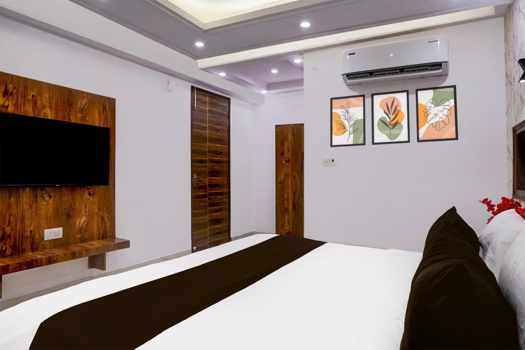 Townhouse Hotel Grand Emporio By Sbg Near Vaishali Metro Station Ghaziabad Extérieur photo