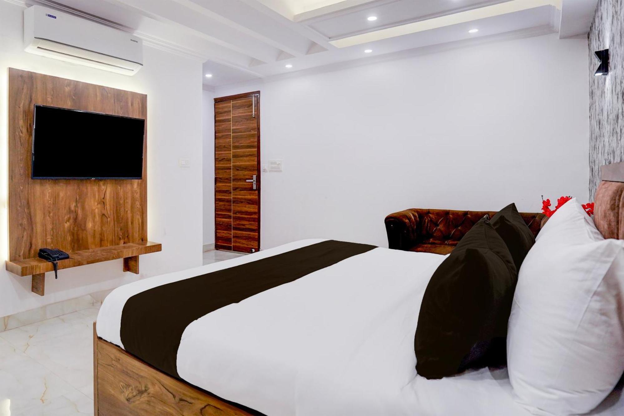Townhouse Hotel Grand Emporio By Sbg Near Vaishali Metro Station Ghaziabad Extérieur photo